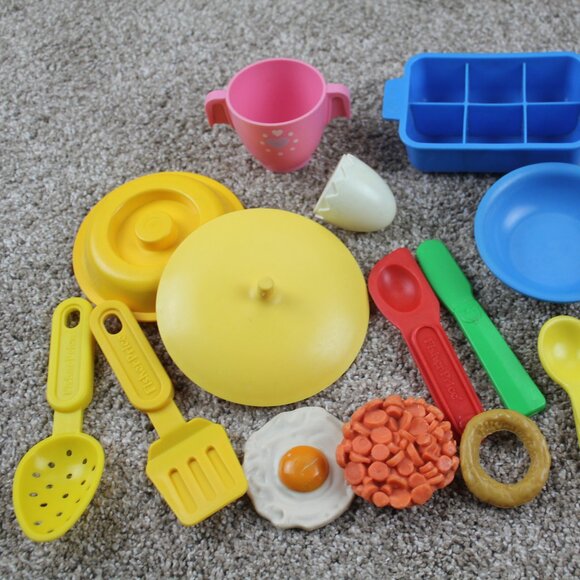 Vintage Play Food Fisher Price Dishes Ice Tray Utensils Eggs Ladle Spatula 1980s - Picture 12 of 13